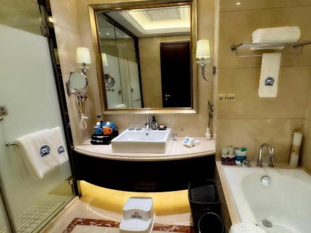 Linyi Blue Horizon International Hotel Yi He Exterior foto